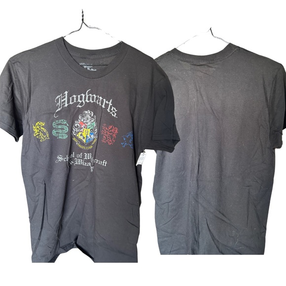 Medium Hogwarts T-Shirt - Picture 1 of 1